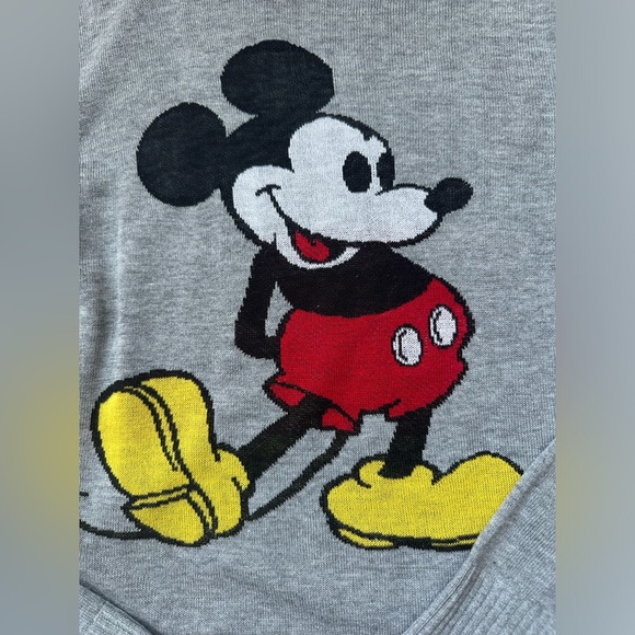Woman’s vintage Mickey mouse sweater - Picture 2 of 2